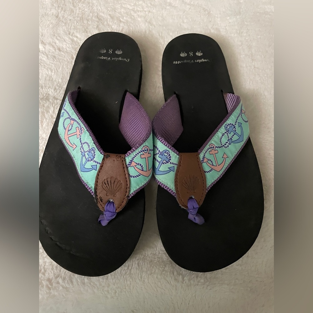 Size 8 women’s flip flops.